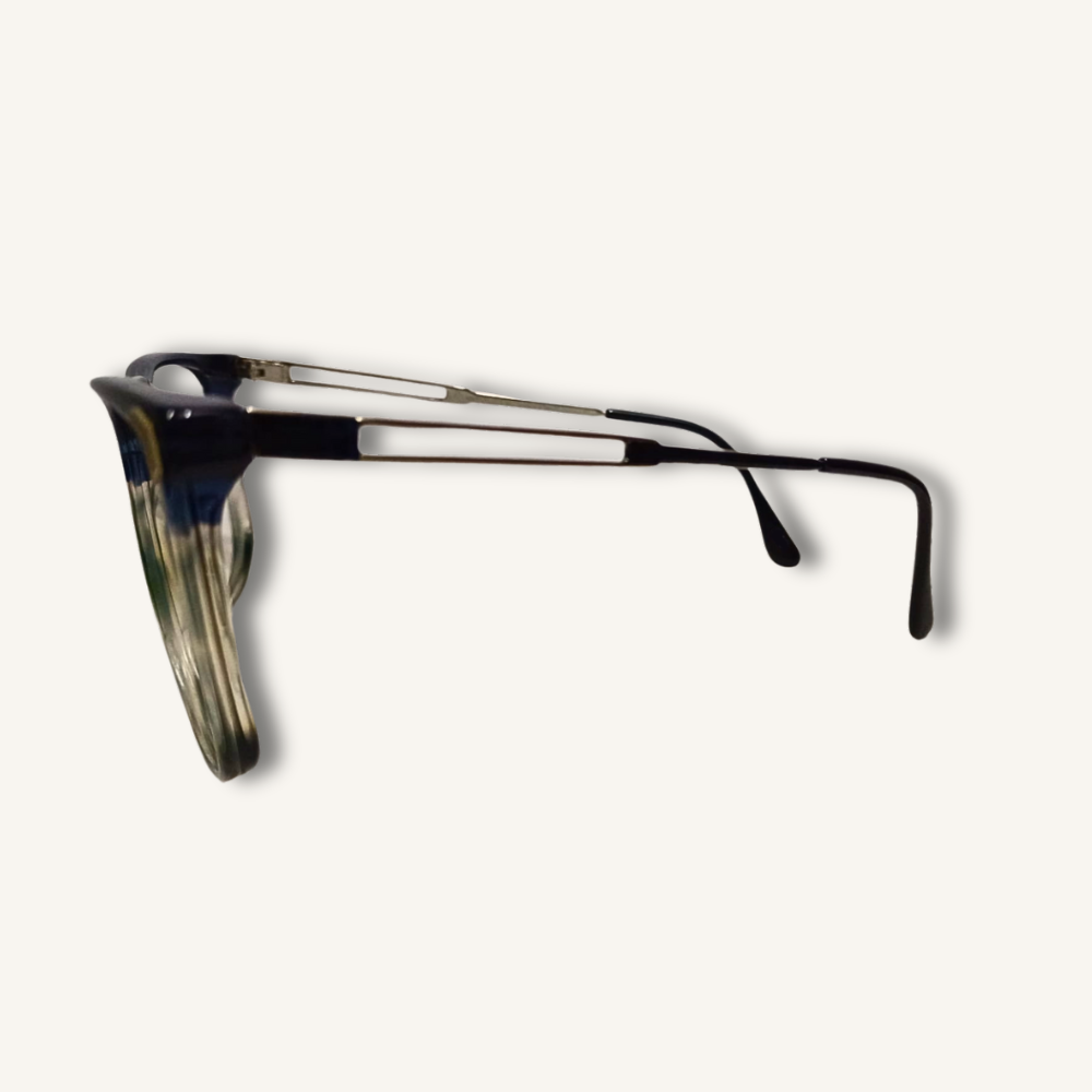Gafas vintage Terciopelo azul marca LEONHARD THE NEFFE - 196 Gafas monturas vintage originales LEONHARD DE NEFFE Italy, modelo Terciopelo azul. Sólo 1 unidad disponible. Añade elegancia única a tu estilo.