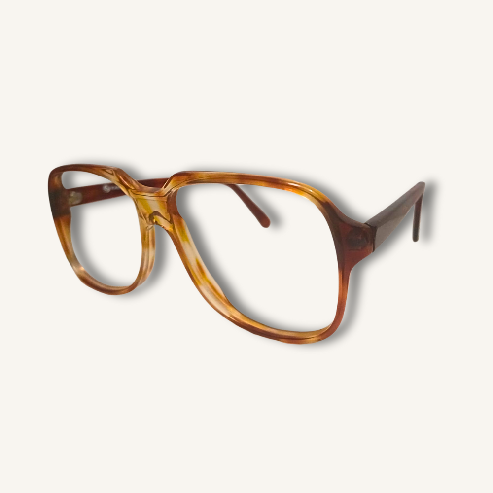Gafas vintage Un verano en pantalones - 151 Gafas monturas vintage originales, modelo exclusivo Un verano en pantalones. Sólo 1 unidad disponible. Añade distinción y autenticidad única a tu estilo.