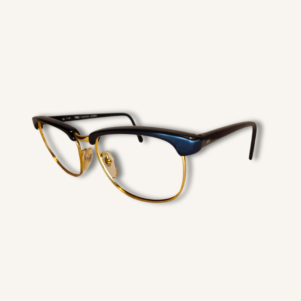 Gafas retro vintage La tentación vive arriba marca IDOS LIDER - 062 Gafas retro vintage IDOS LIDER frame Italy, modelo exclusivo La tentación vive arriba. Sólo 1 unidad disponible. Añade elegancia única a tu estilo.