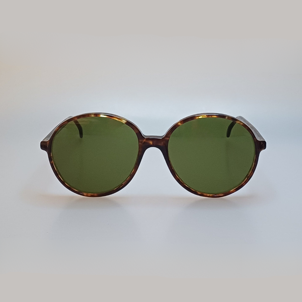 Gafas de sol vintage Into the wild marca IDOS LIDER - 014 Gafas de sol vintage originales marca IDOS LIDER Italy, modelo exclusivo Into the wild. Sólo 2 unidades disponibles. Añade autenticidad única a tu estilo.