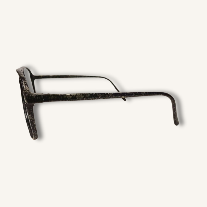 Gafas monturas vintage originales, modelo Los señores del acero. sólo 1 unidad disponible. Añade autenticidad y personalidad única a tu estilo.