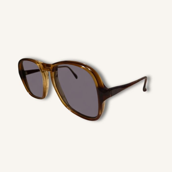 Gafas monturas retro vintage, modelo exclusivo Uno de los nuestros. Sólo 1 unidad disponible. Añade elegancia y autenticidad única a tu estilo.